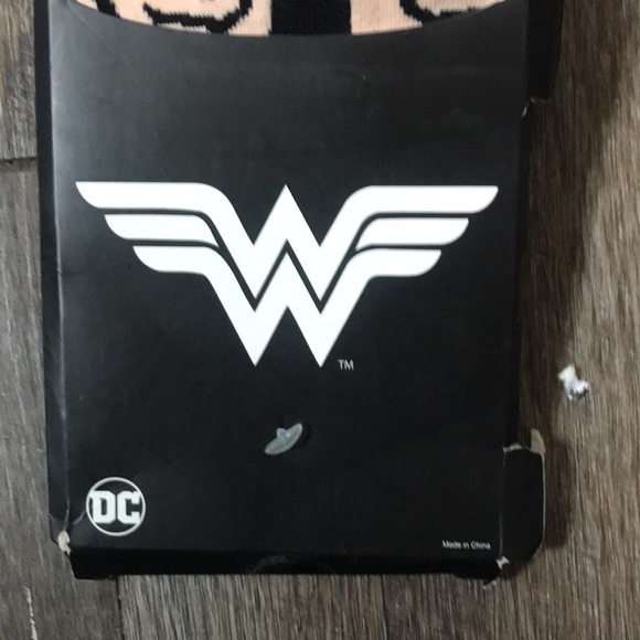 💪🏼💋WONDER WOMAN Socks🔥💎 - Picture 4 of 7